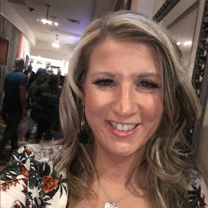 Meet your Posher, Molmolly